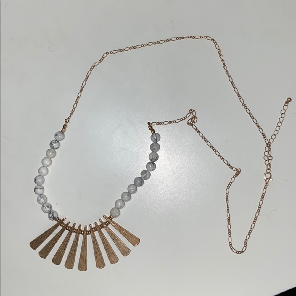 NWOT Gold Marble Beaded Statement Necklace
